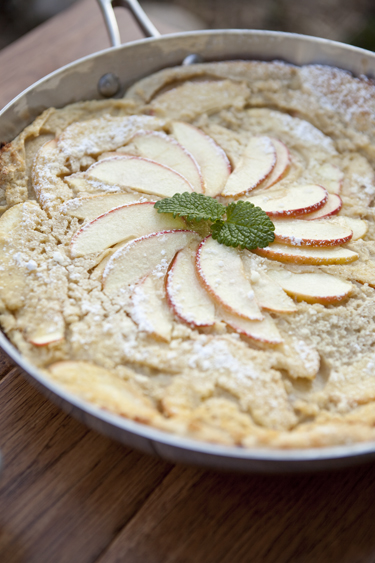 Baked apple puff pancake and the whole family cookbook