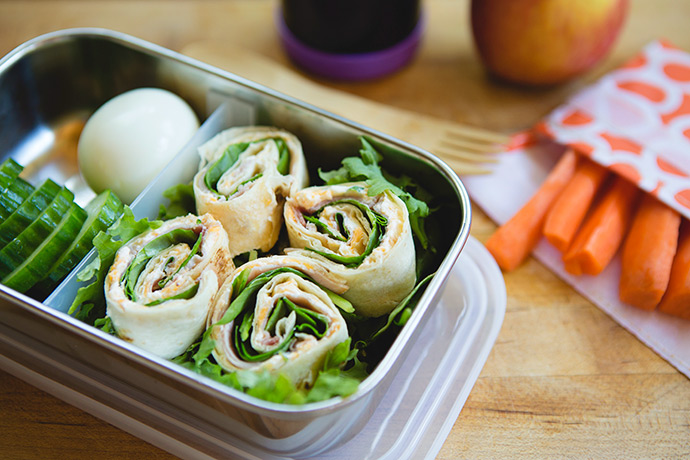 Pimento Cheese Pinwheels #recipe + @PackIt #schoollunch iveaway on FoodforMyFamily.com