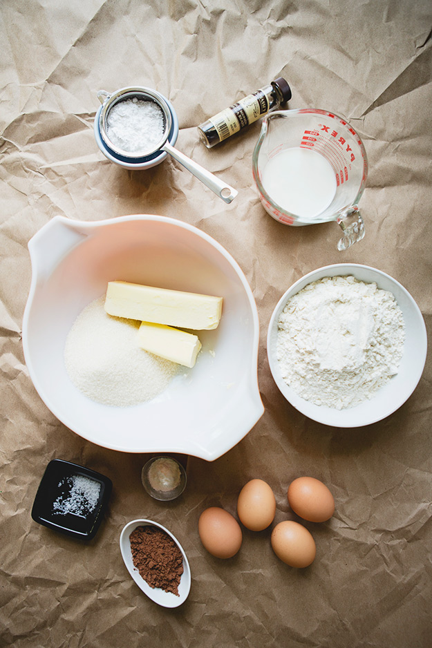 Vanilla Chocolate Cake {Bábovka} #recipe | via FoodforMyFamily.com