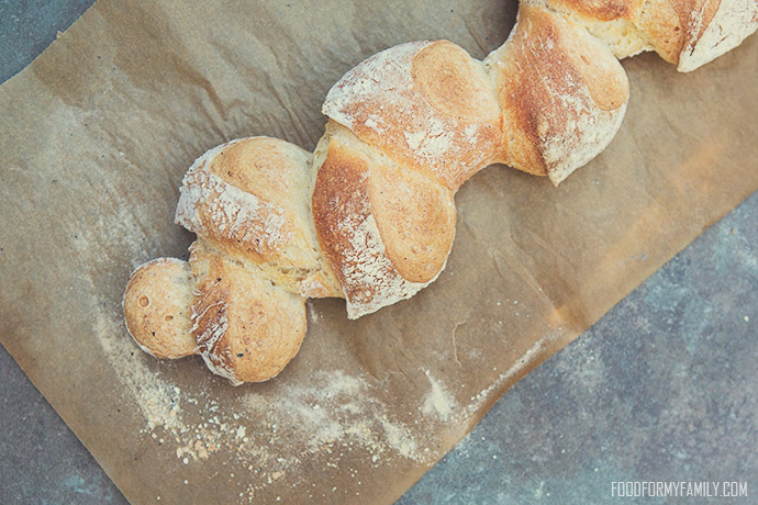 How to Make Pain d'Epi {Wheat Stalk Bread} #recipe via FoodforMyFamily.com #breadin5