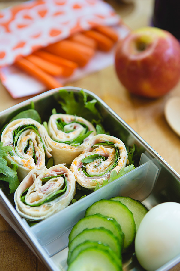 Pimento Cheese Pinwheels #recipe + @PackIt #schoollunch giveaway on FoodforMyFamily.com